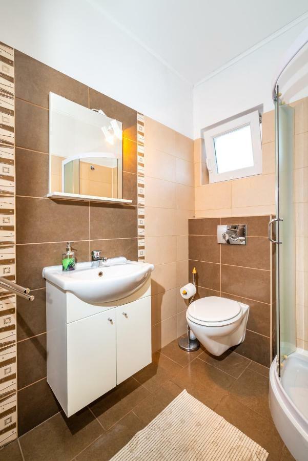 Apartment Adrian ビオグラード・ナ・モル エクステリア 写真