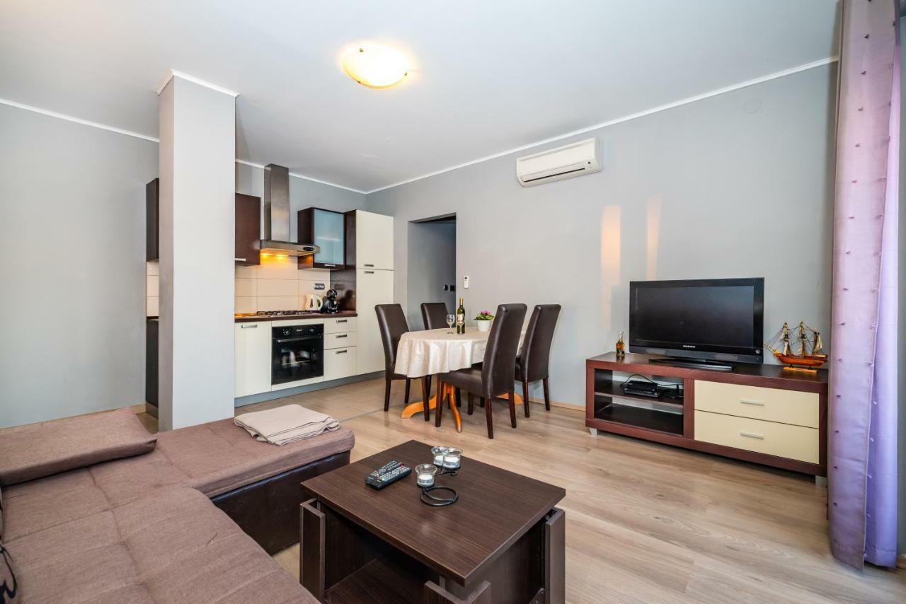 Apartment Adrian ビオグラード・ナ・モル エクステリア 写真